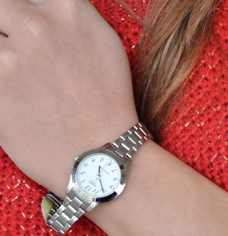 Женские часы касио с металлическим браслетом